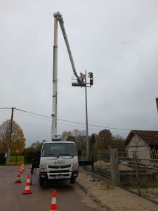 Camion de levage en action
