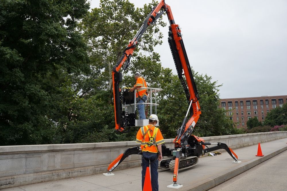 Travailleur en élévation mécanique